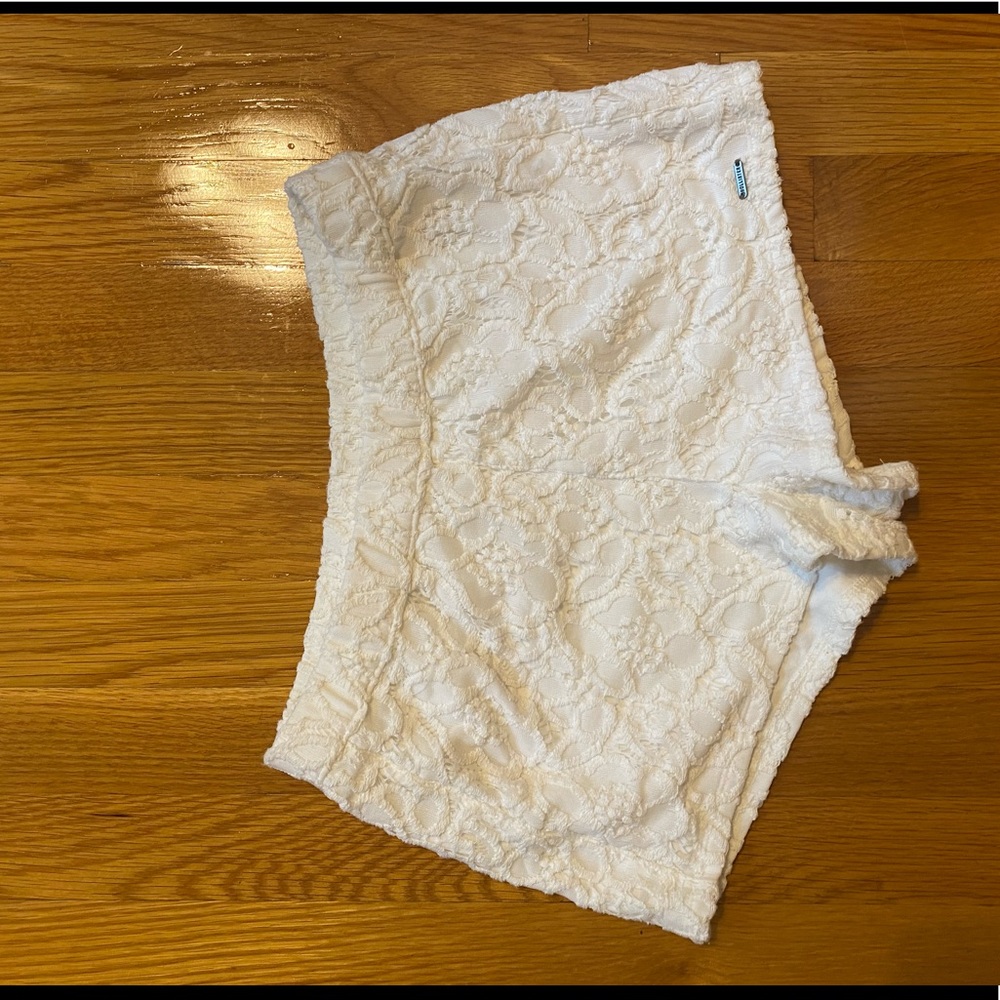 White lace hollister shorts
